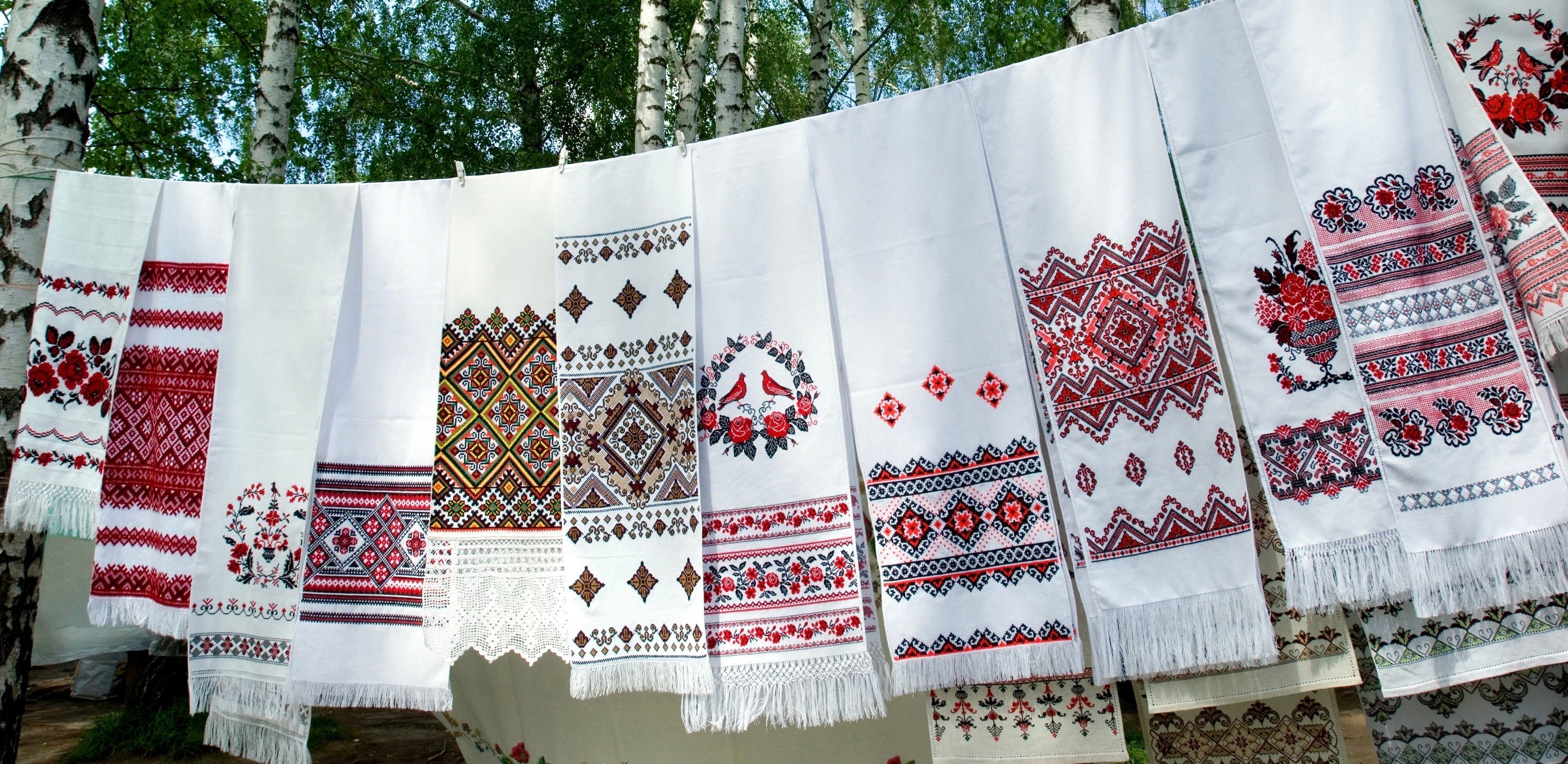 Embroidered rushnyk – Ukrainian linen ritual towels used in weddings