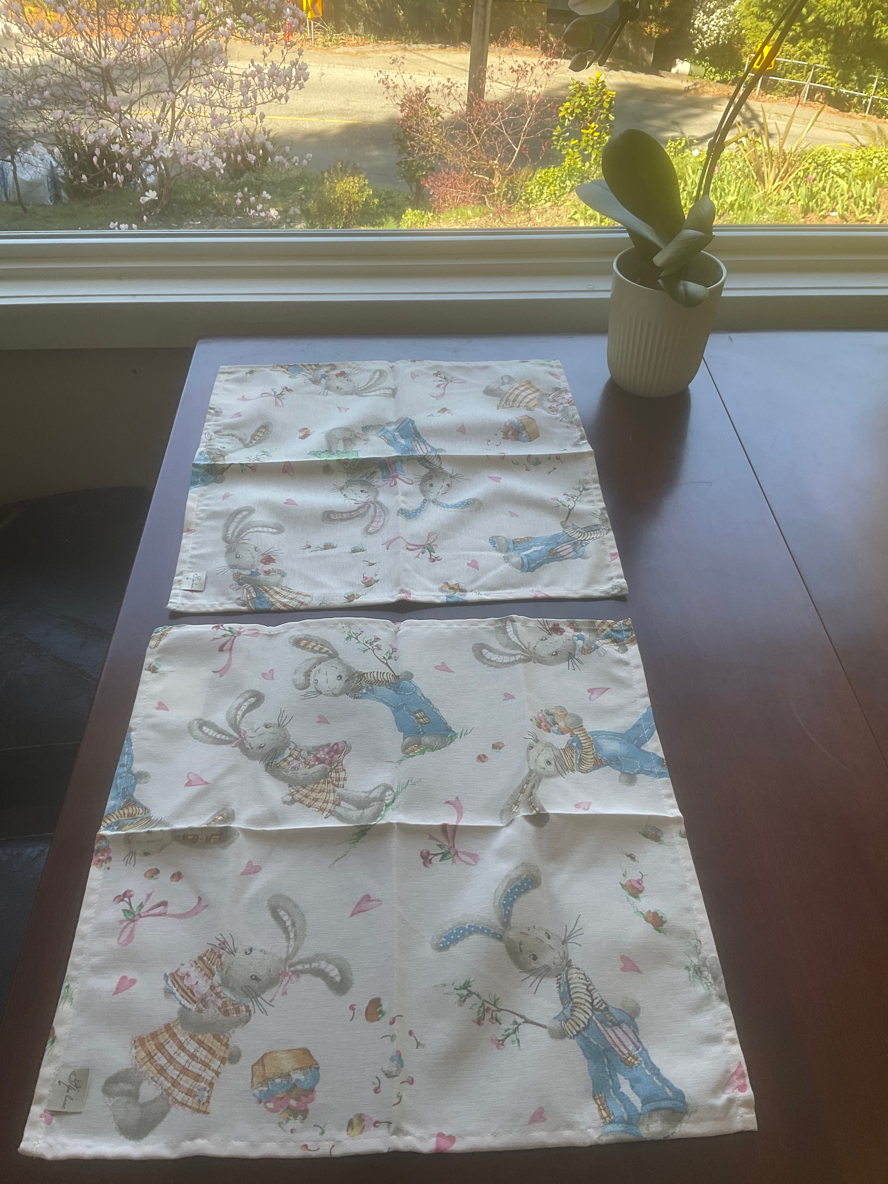 Spring dining square placemats with playful bunny pattern