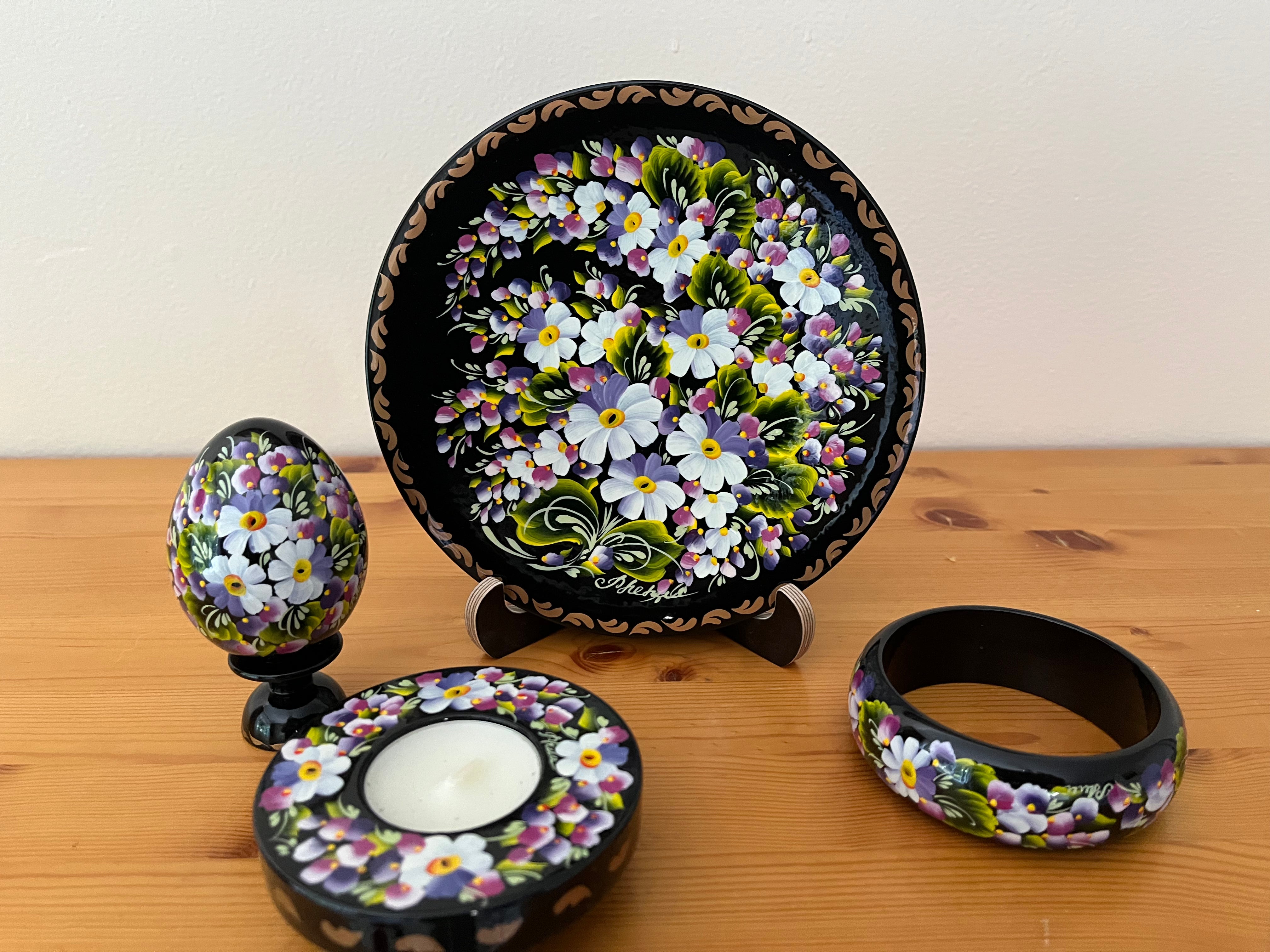 Hand-Painted Ukrainian Petrykivka Decorative Plate – Blue Blossoms | 17 cm